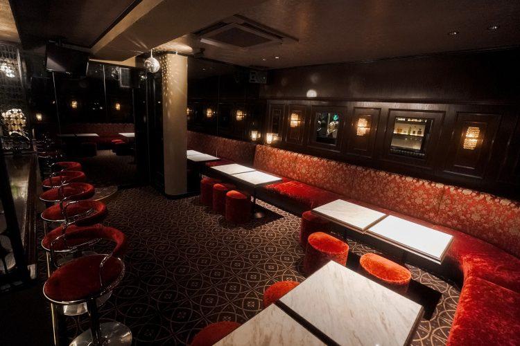 ノスタルジックで華やかな、重厚感ある撮影空間