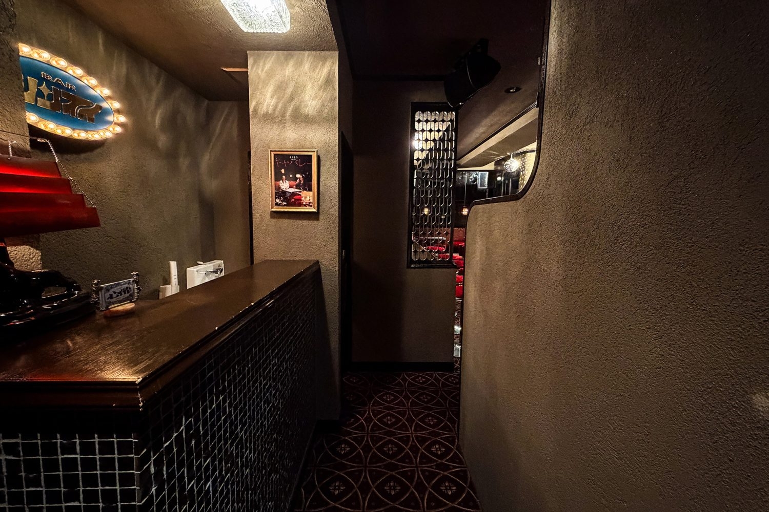 エントランスから望む客席