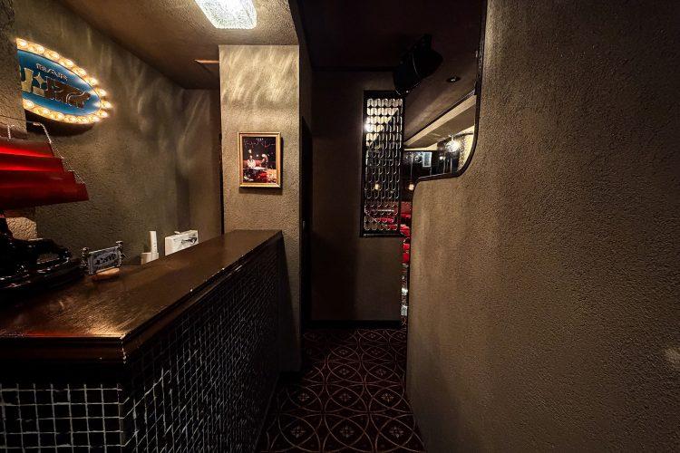 エントランスから望む客席