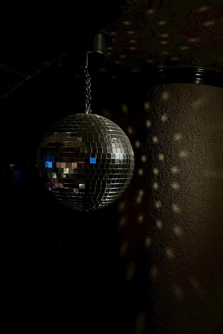 ミラーボールのスイッチはON・OFF切り替え可能