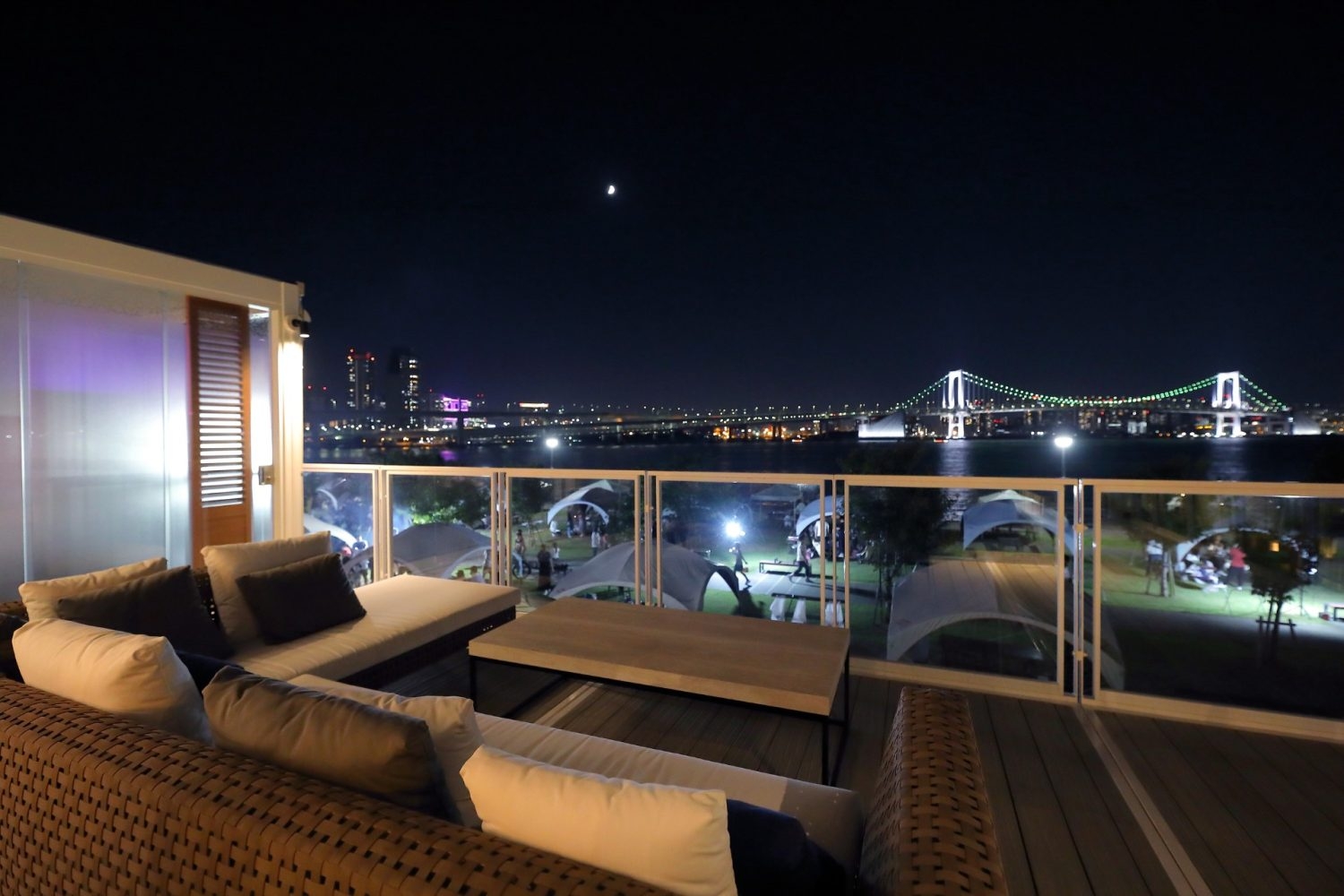 夜景が素敵なレストランテラス