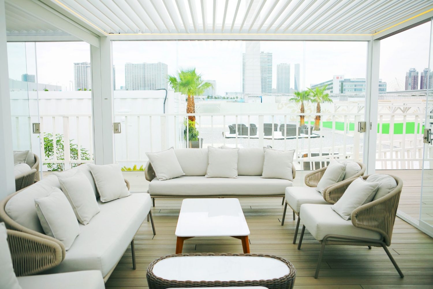 雨が降っても安心のキャビン内