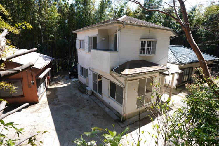 左から昭和棟、平成棟、平屋棟
