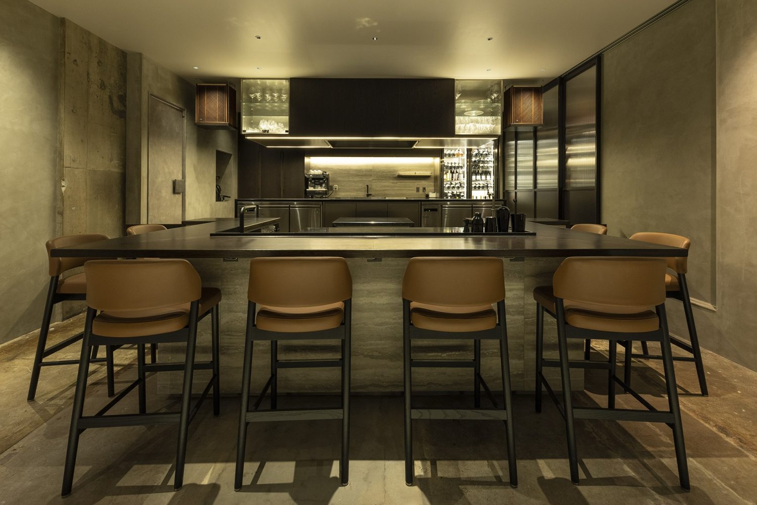 セントラルキッチンを囲むカウンター