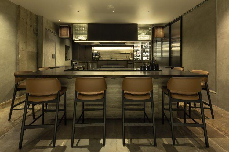 セントラルキッチンを囲むカウンター