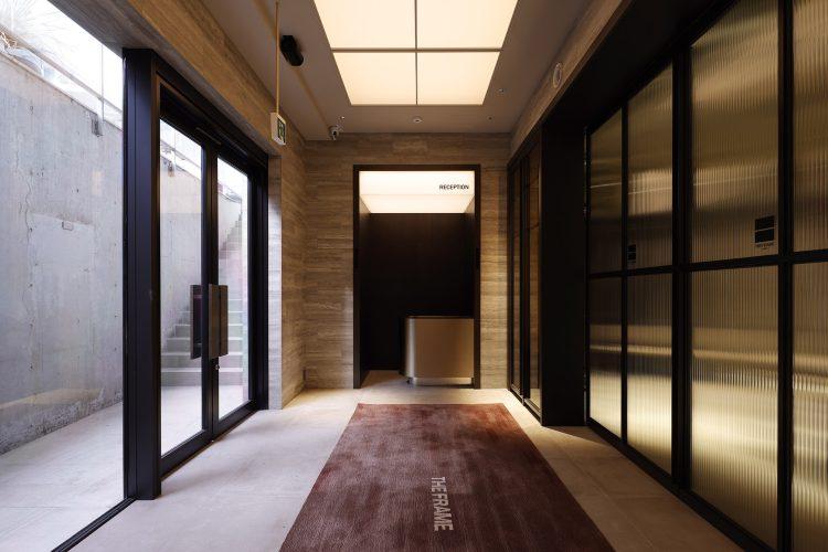 ラグジュアリーな雰囲気を演出するレセプション