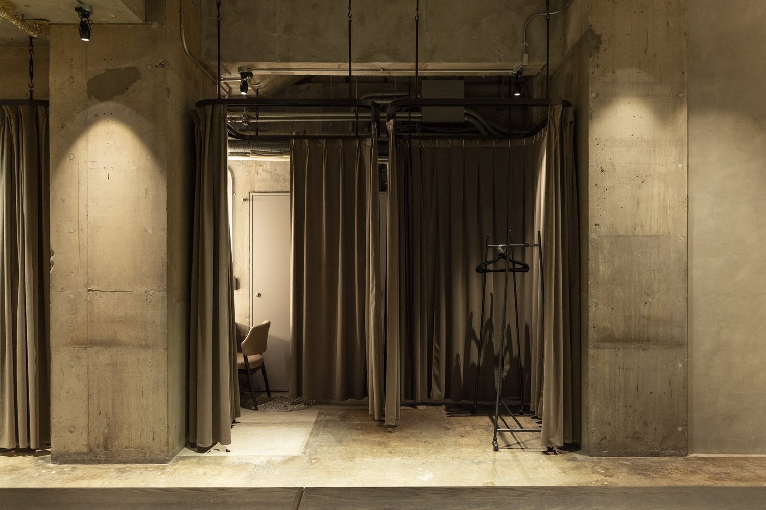 フィッティングルーム