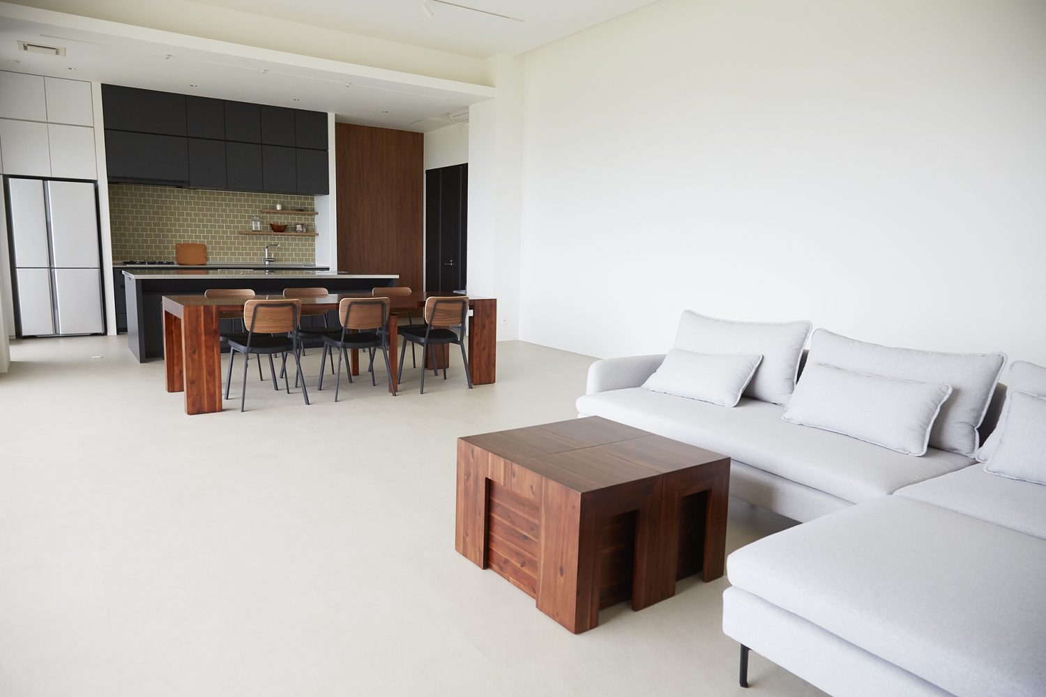 天高350cmのリビングダイニング