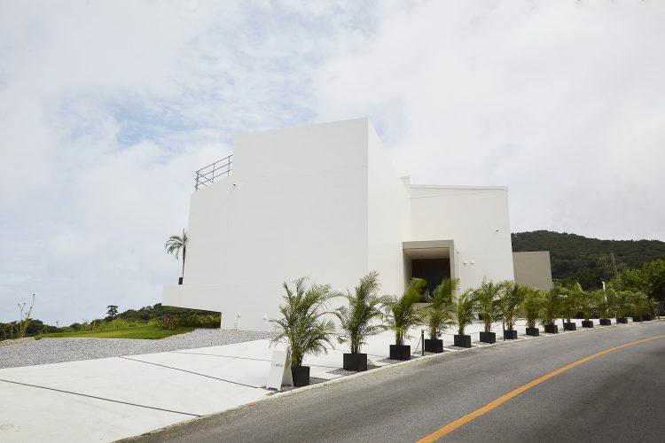 直線的なラインが印象の外観