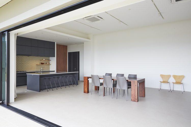 テラスからリビングに向けて引きが取れます