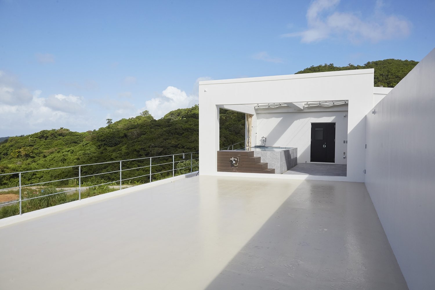 プール方面に向けて