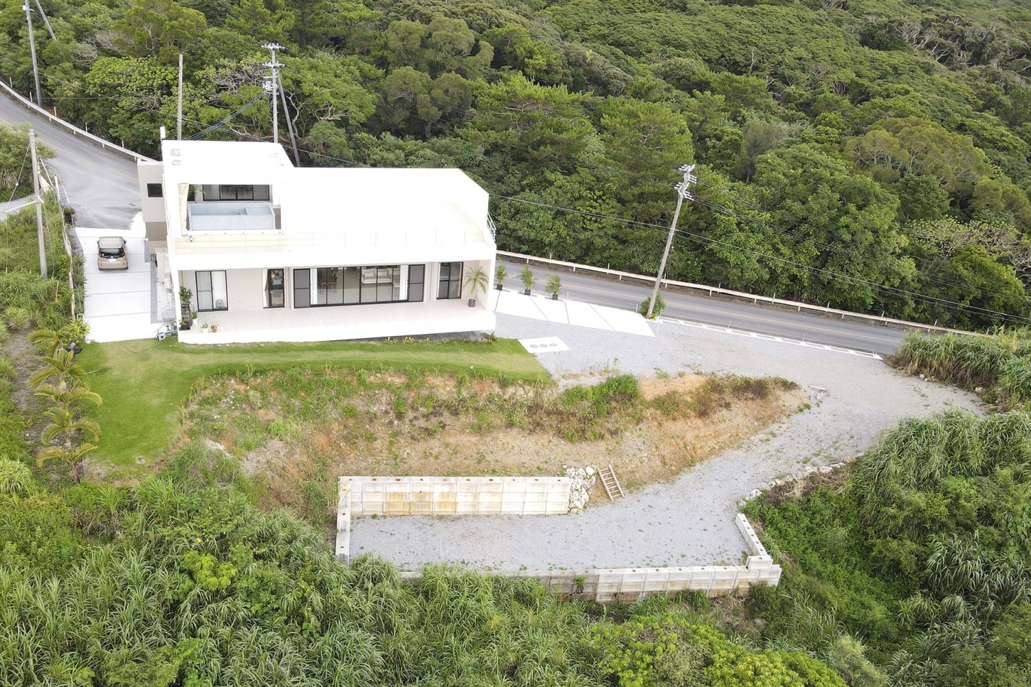 駐車場含む敷地全体