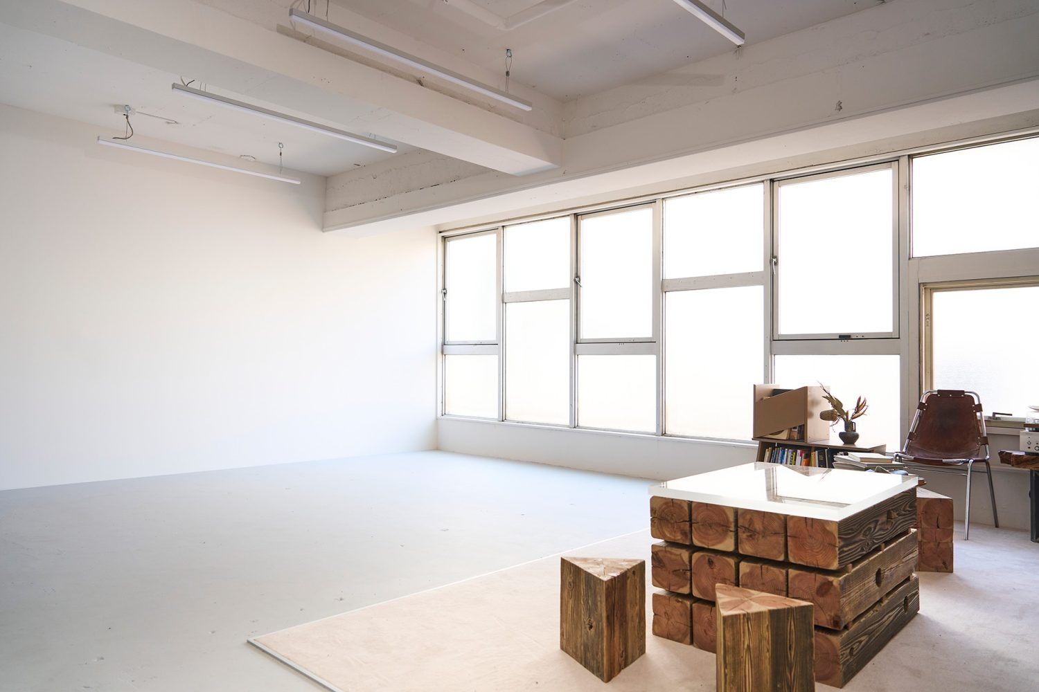 天井高3m / 撮影はもちろん展示会にもおすすめ