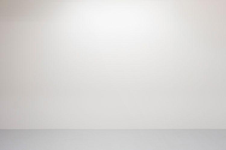 ギャラリーのような落ち着いた雰囲気のシンプルな空間