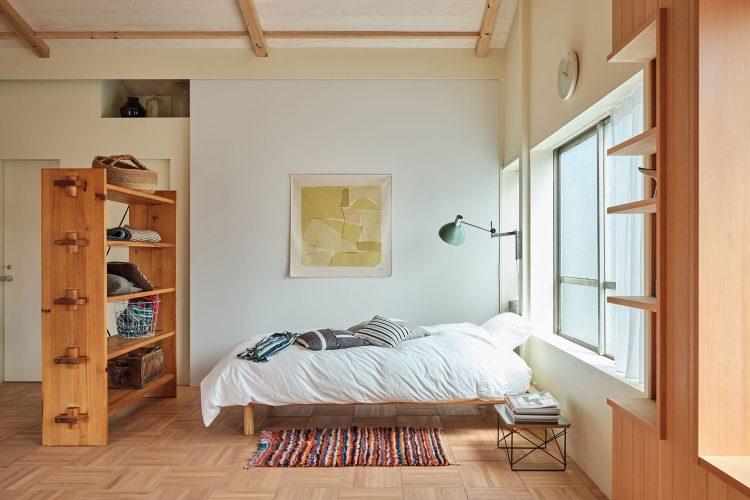 自然光が入る寝室エリア