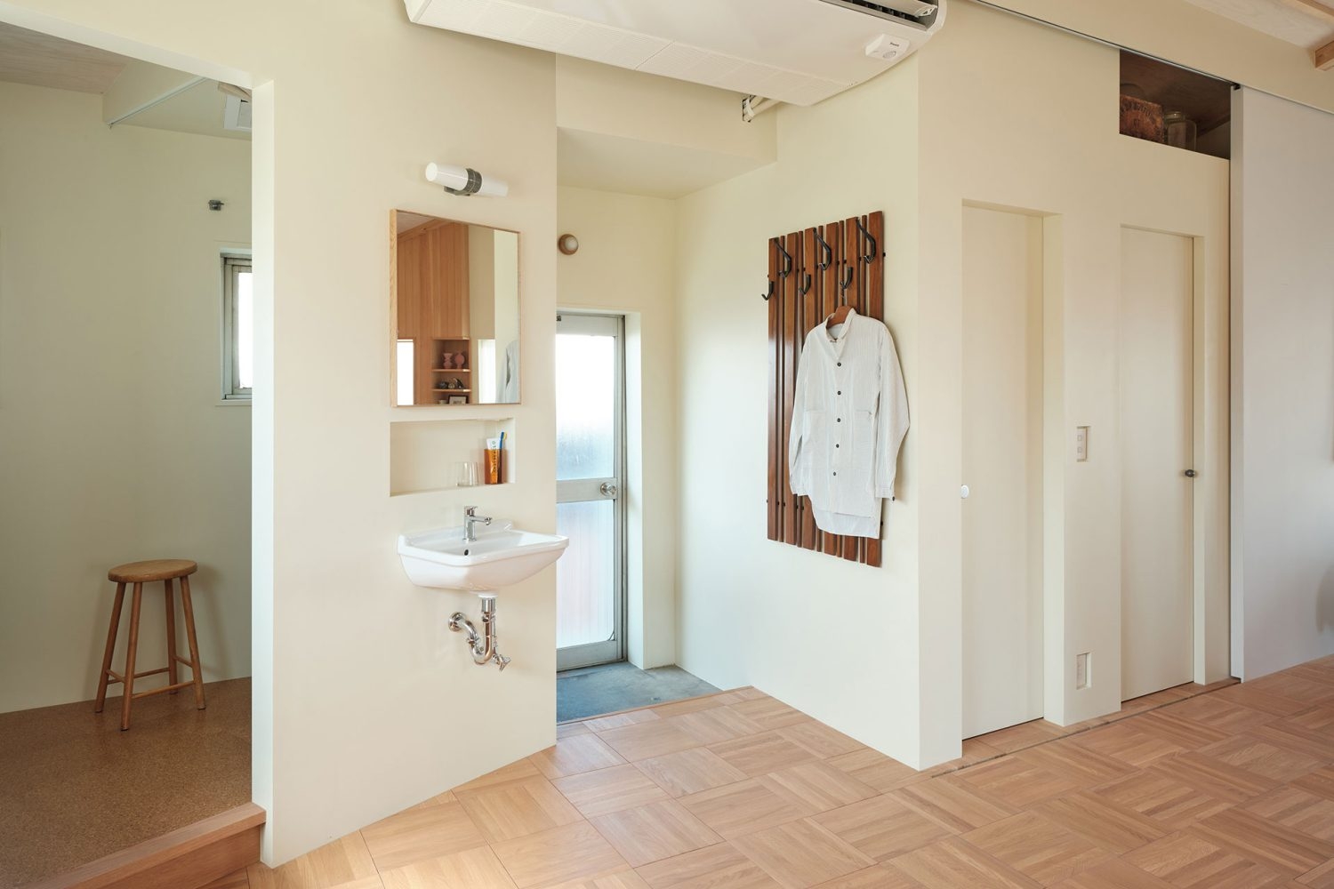 洗面と併せた玄関シーンの撮影に