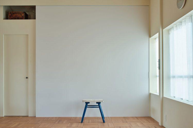 幅2.7m✕高さ2.7mの白壁(オプションでビス打ち可能)