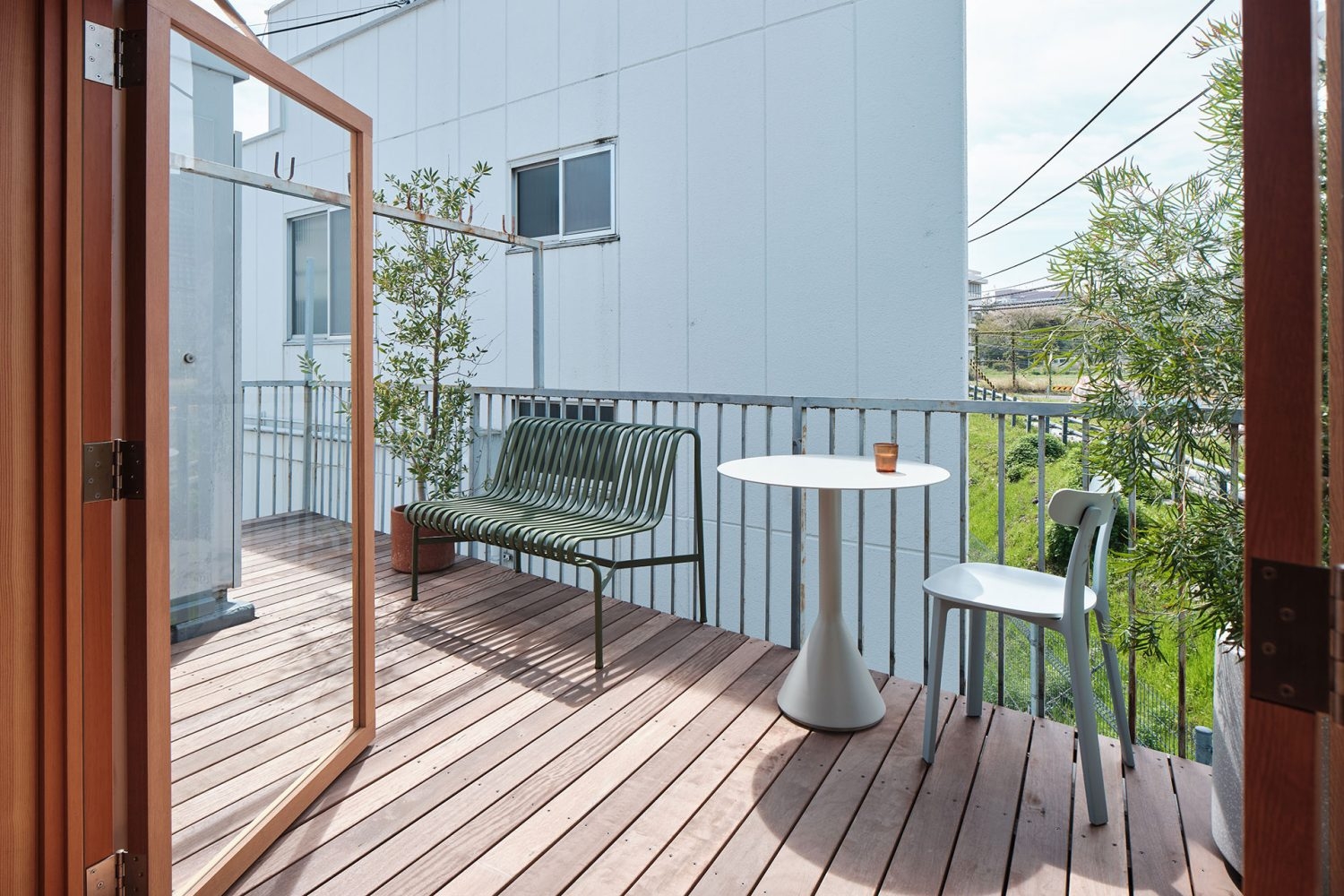 9㎡のバルコニーで屋外カットの撮影も