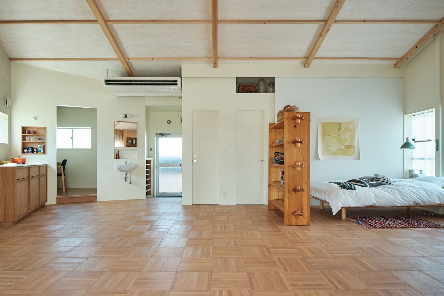 間仕切り収納を動かしてレイアウトアレンジ可能