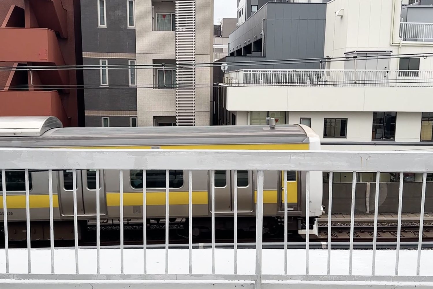 オプション:屋上から臨む線路(昼)