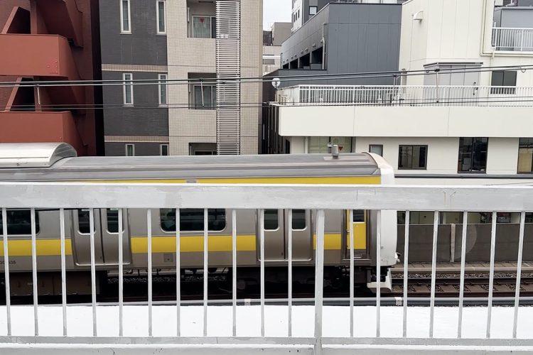 オプション:屋上から臨む線路(昼)