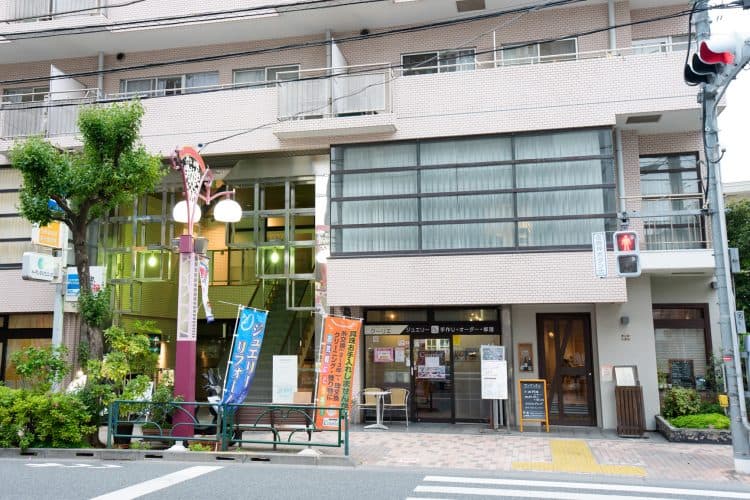 世田谷通り沿いの建物外観