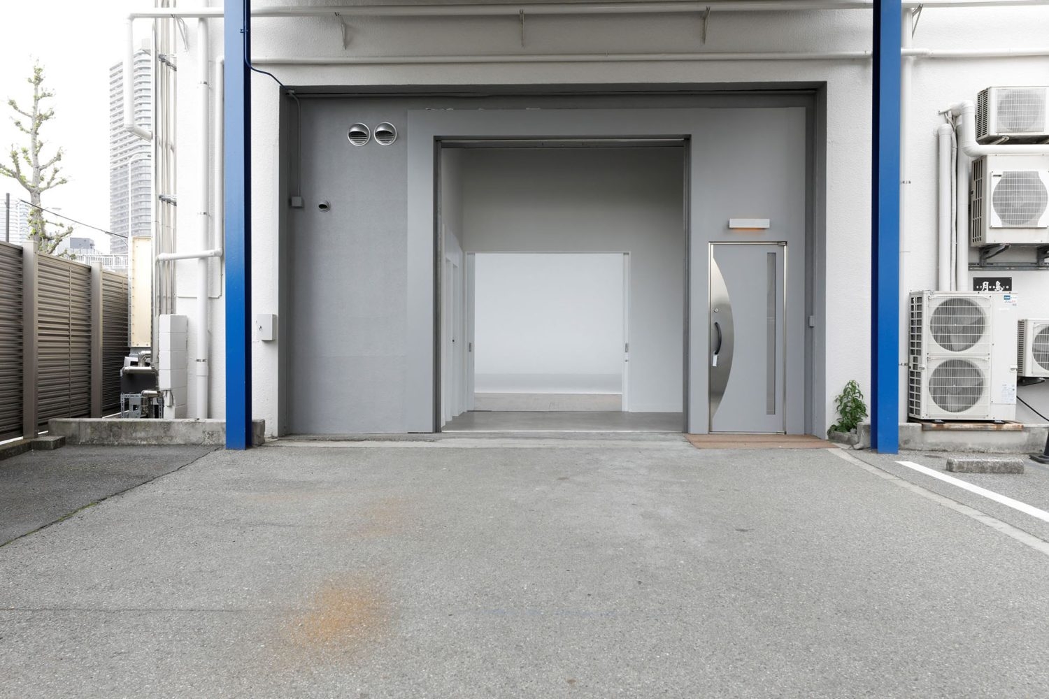 1F 搬入口