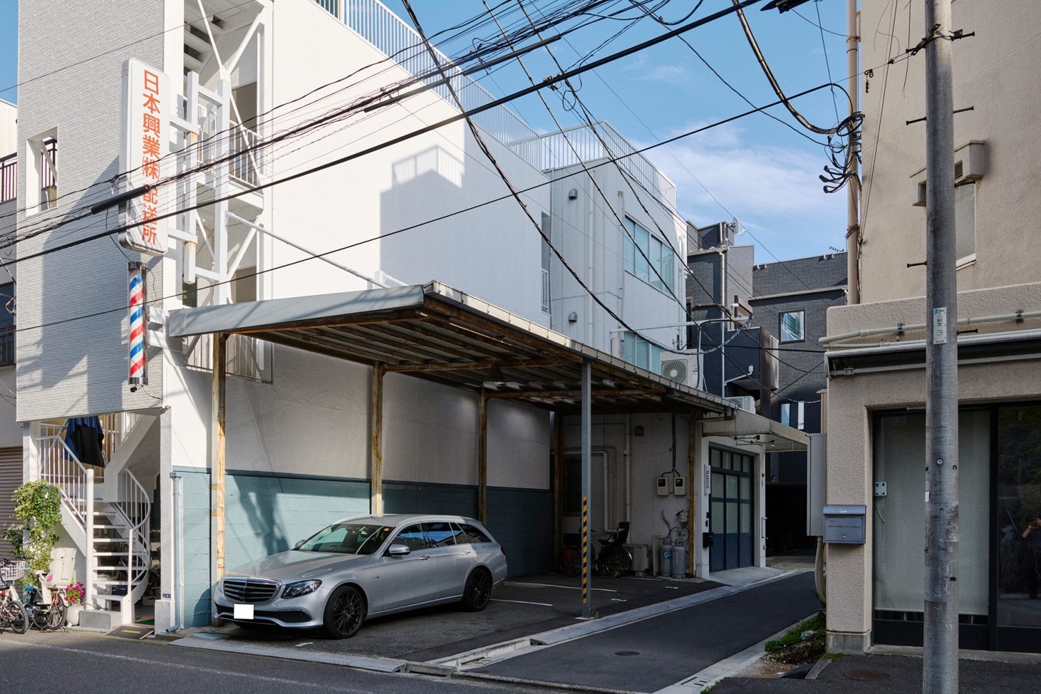 建物外観 / 3フロアの一棟ハウススタジオ