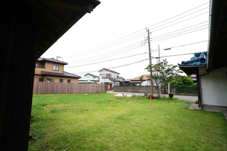 50坪の広大な芝生の庭