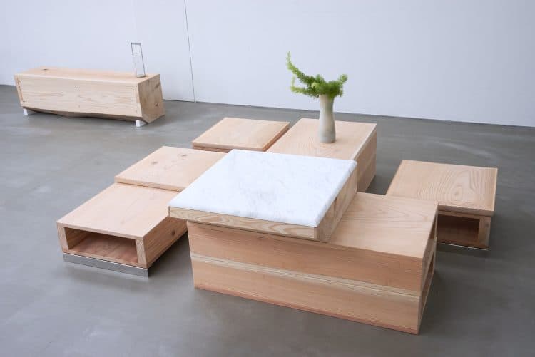 物撮りや展示で重宝するオリジナル木製テーブルや椅子