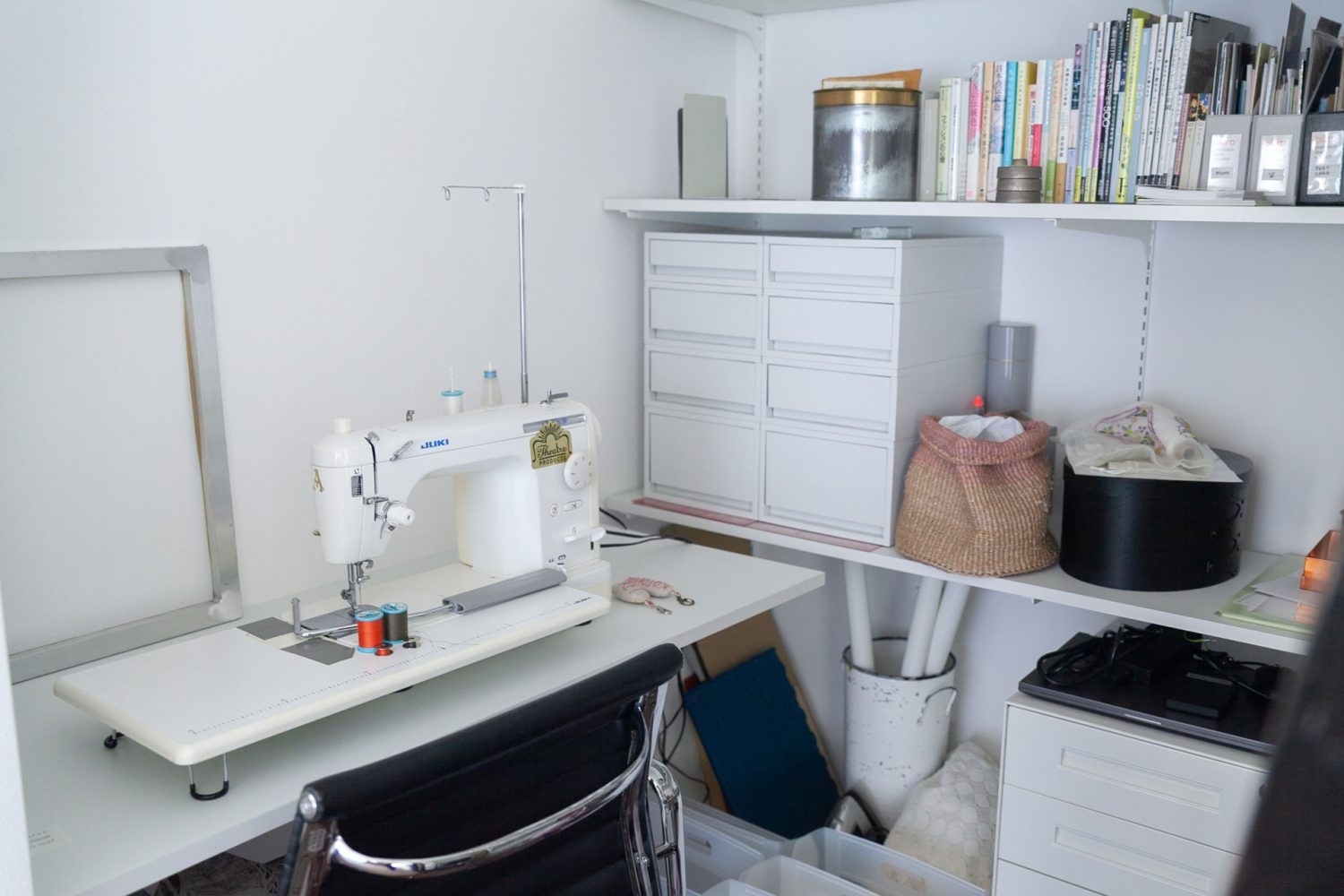 ミシンのある作業部屋