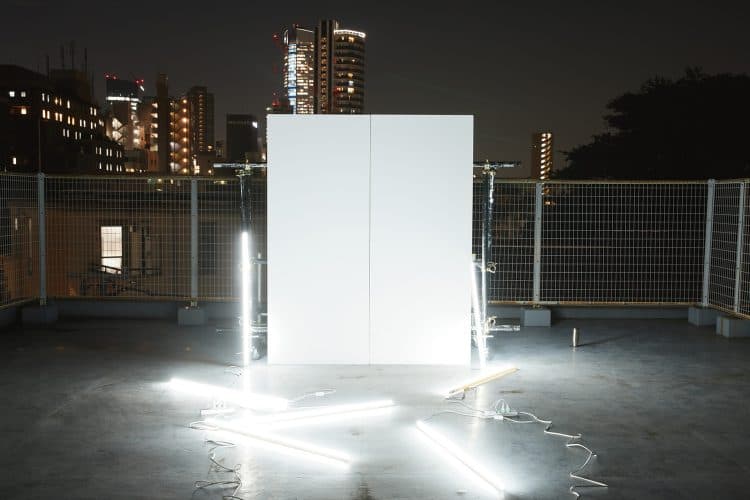 夜間の可動式白壁 LED使用イメージ