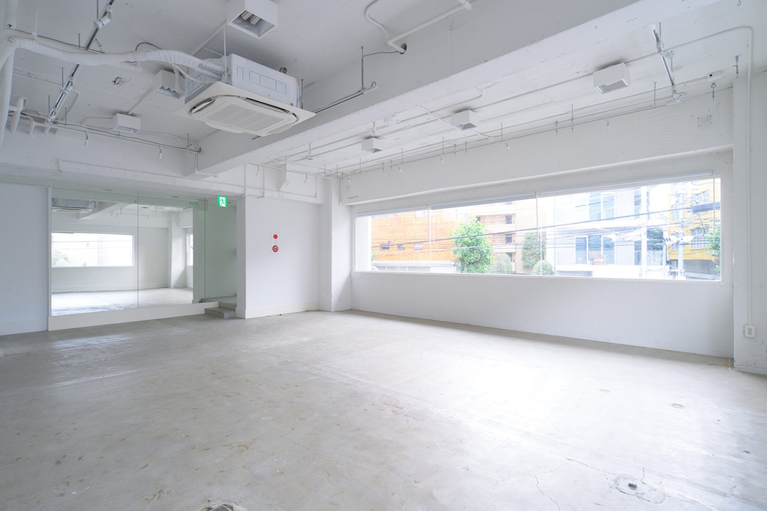 SPACE A 代官山にある2面の窓から光が入る撮影スタジオ