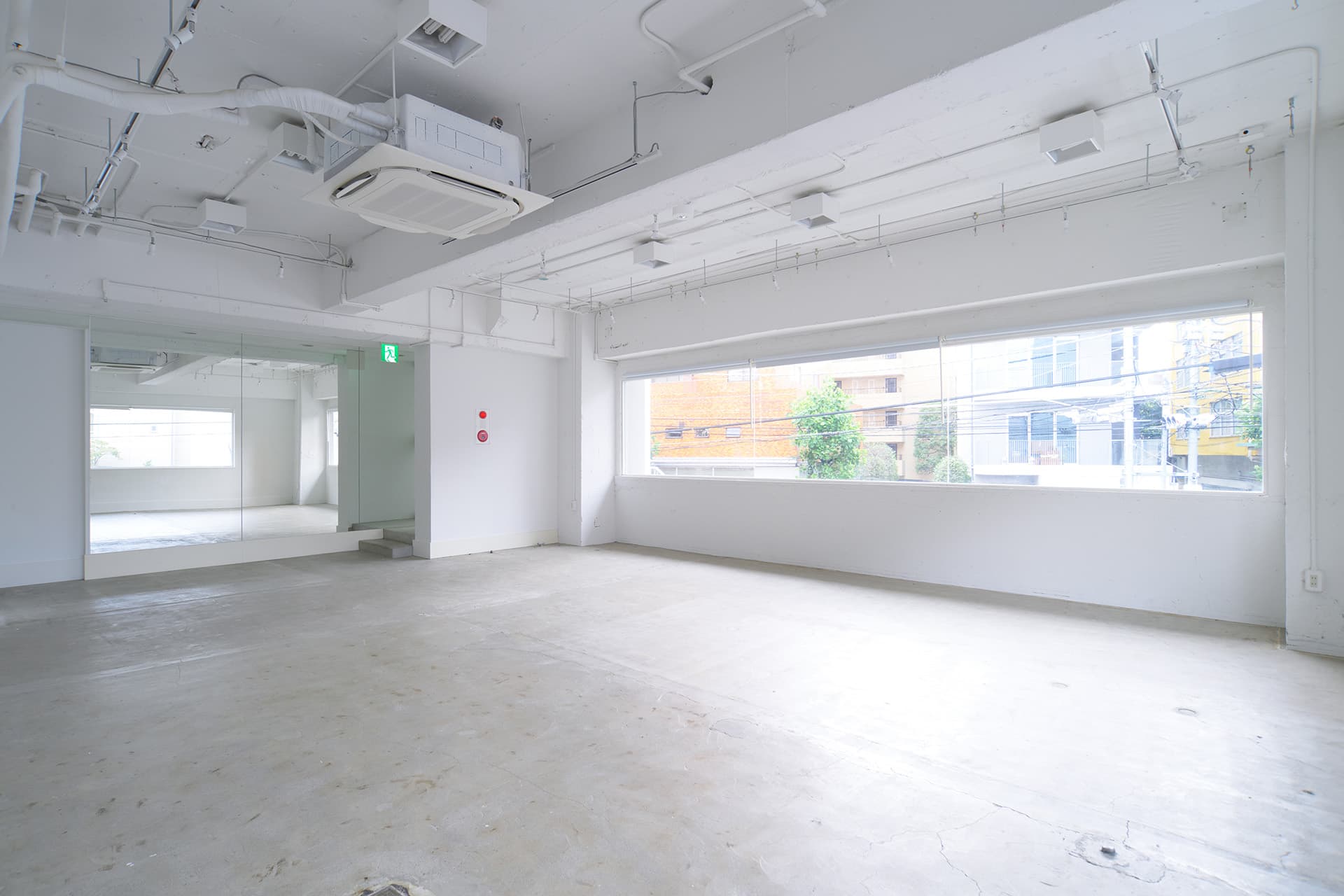 SPACE A 代官山にある2面の窓から光が入る撮影スタジオ