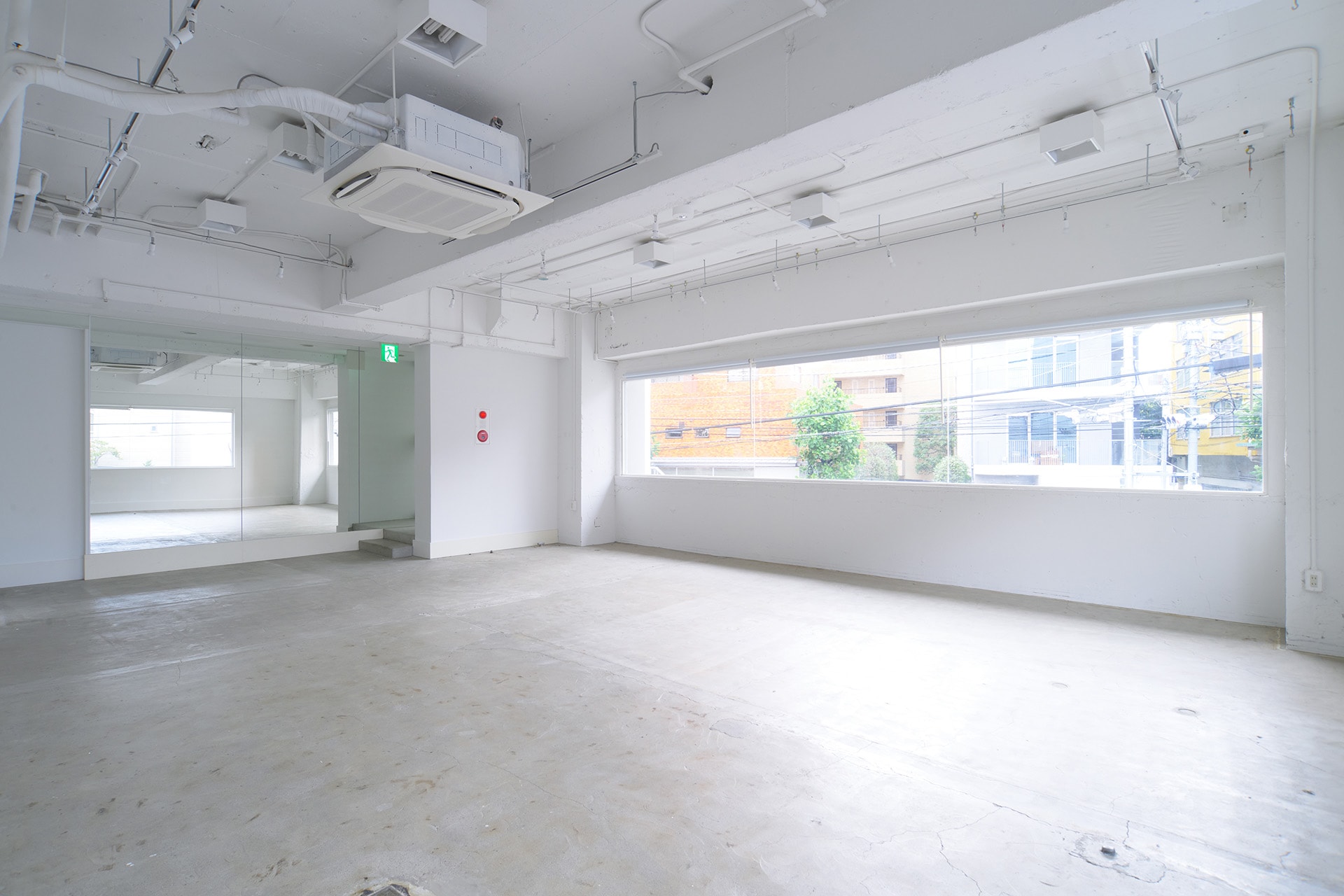 SPACE A 代官山にある2面の窓から光が入る撮影スタジオ