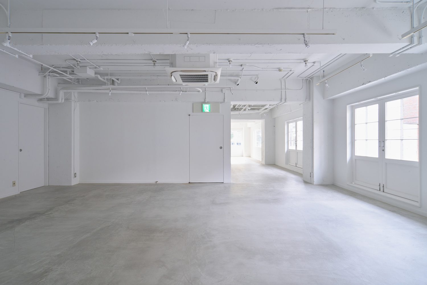 SPACE B 140㎡の広々としたシンプルなスタジオ