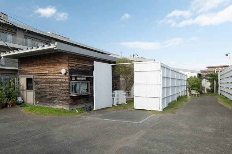 オフィス棟の壁面も撮影可(共用スペース)