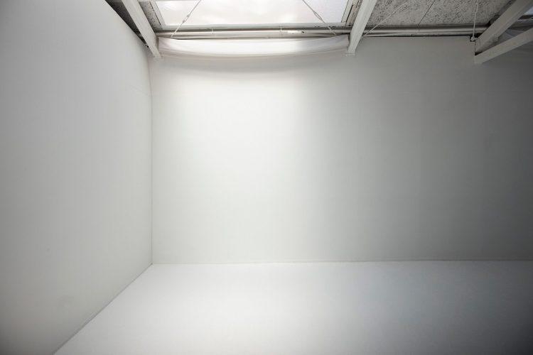 天窓から差し込む優しい光