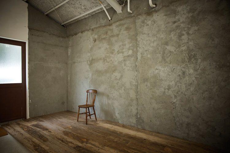 モルタルの粗い壁