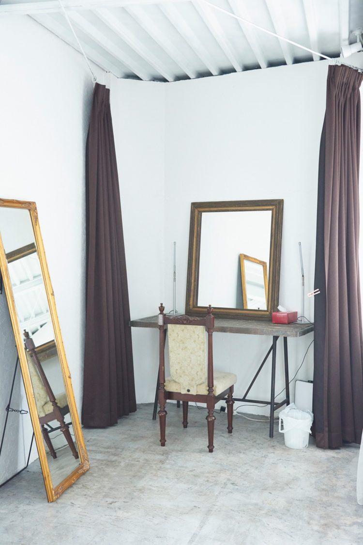 メイクスペースのテーブル&鏡