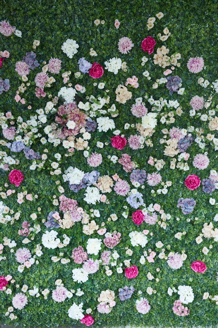 持ち込みのお花を挿して撮影も可能