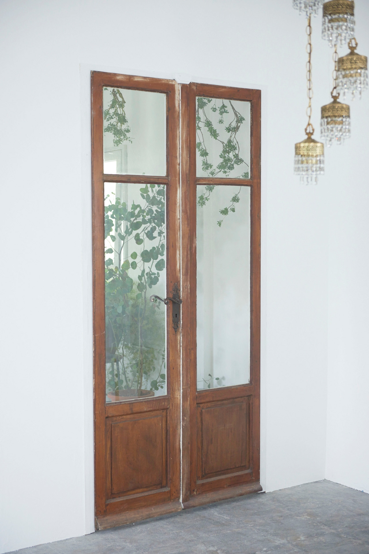 両開きのアンティークドア