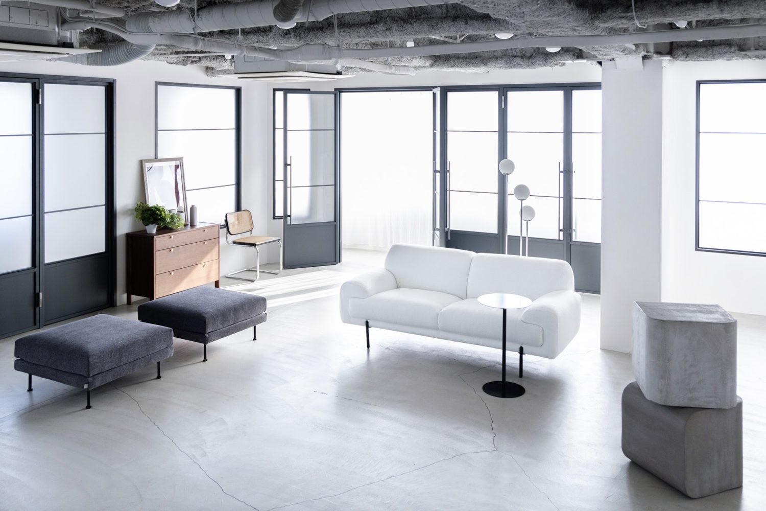 ファッション撮影にも使いやすいソファ