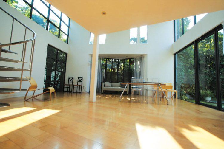 ロフト下から見た南側リビングスペース