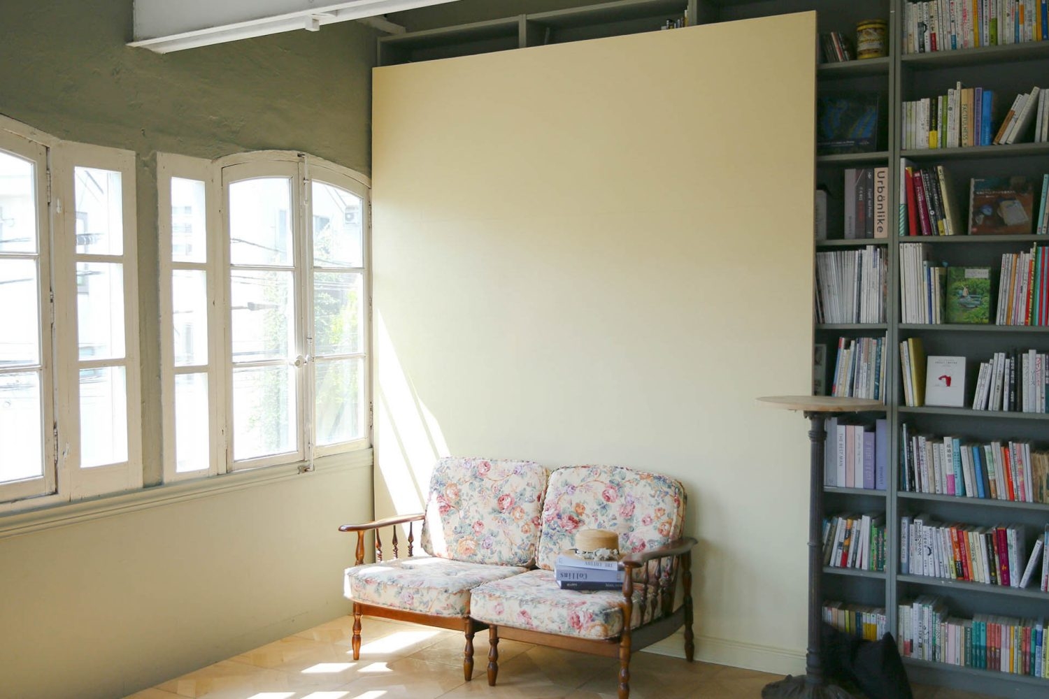 バターイエロー背景パネル