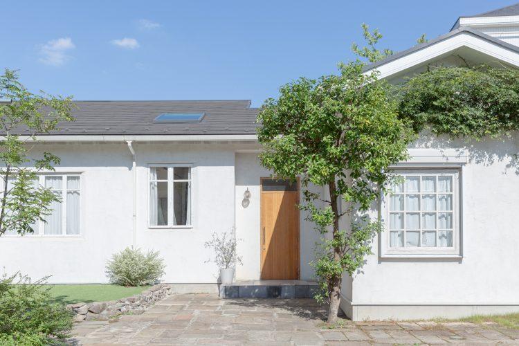 外観撮影も可能な平屋