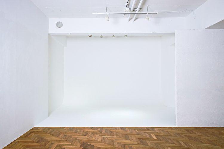 メインスタジオ南 白ホリ