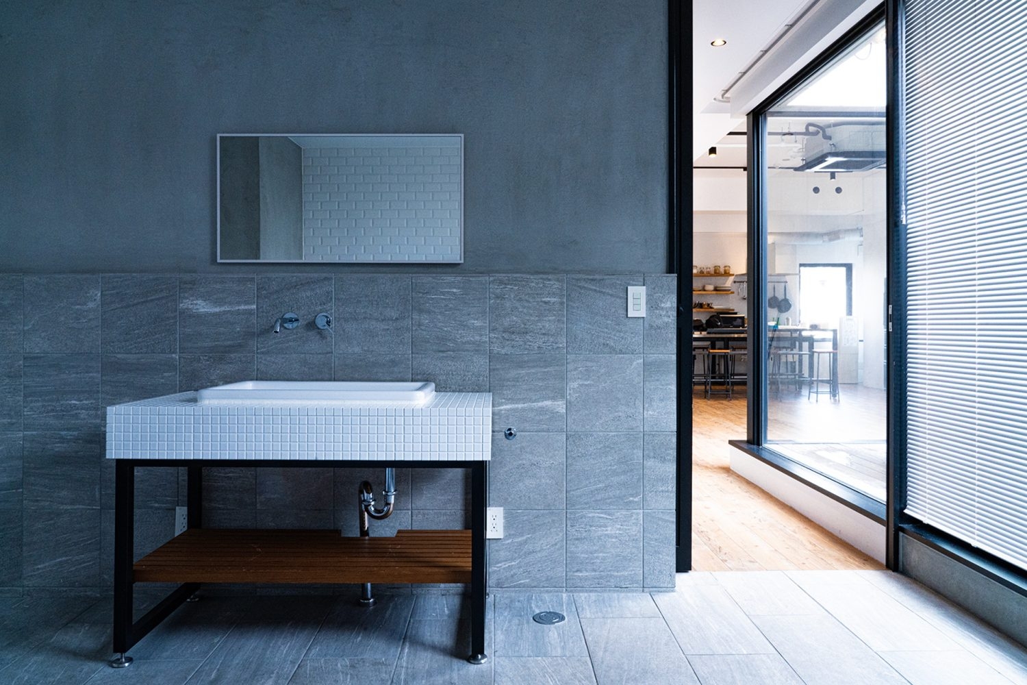 ブラインドでの繊細な光調整も可能