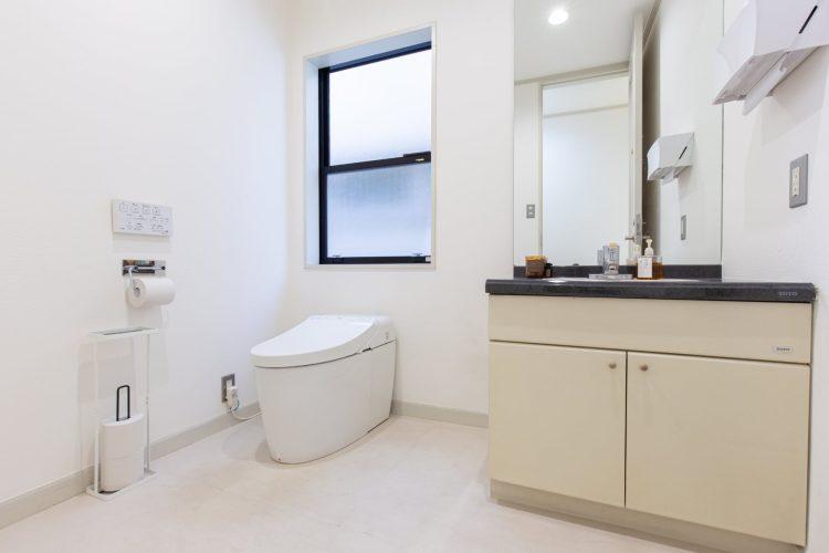 1Fの個室トイレも広々