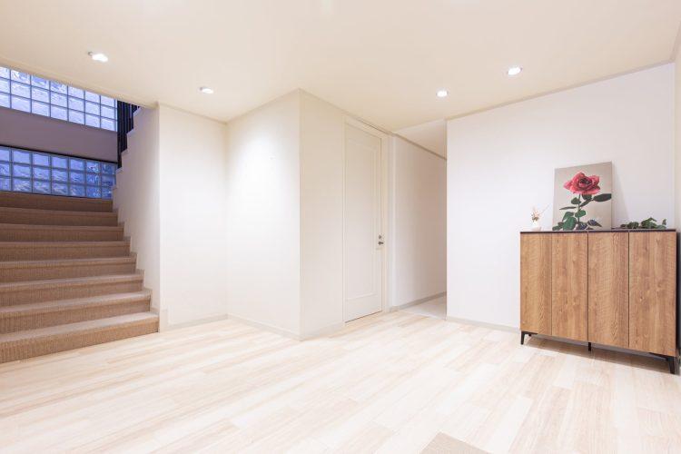 玄関も広く機材を逃がせる